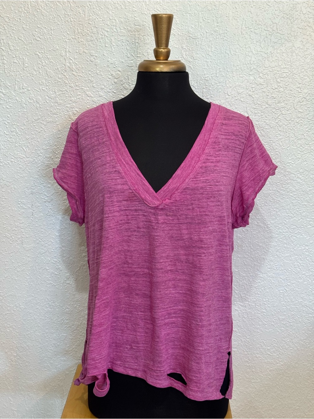 We The Free Short Sleeve V-Neck Top in Fuchsia Pink